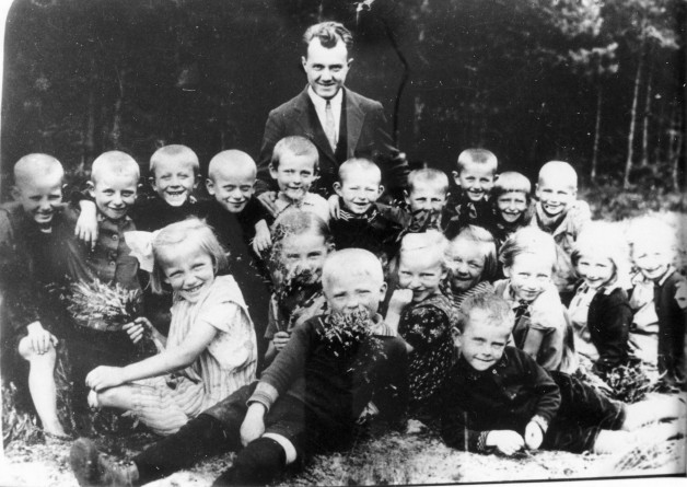 1923 - Lehrer Pralle mit Schüler